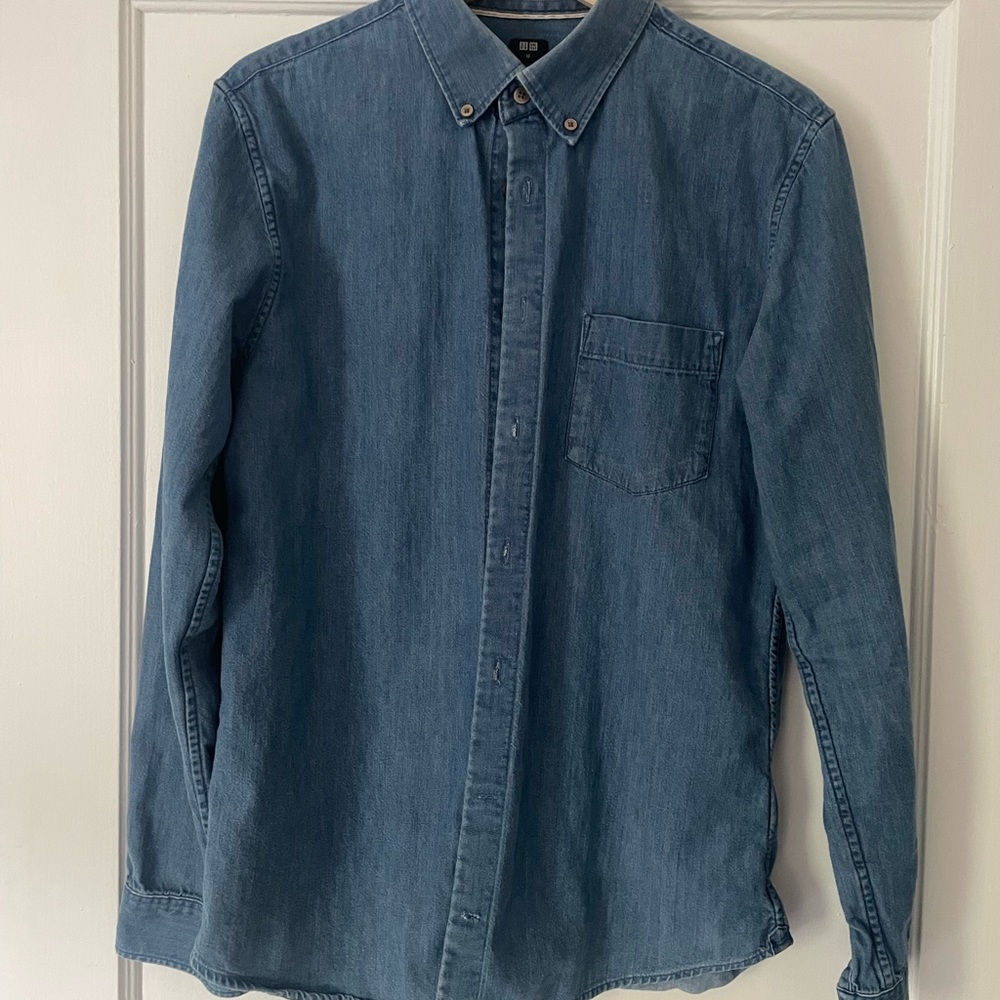 Men’s Uniqlo denim shirt. Medium